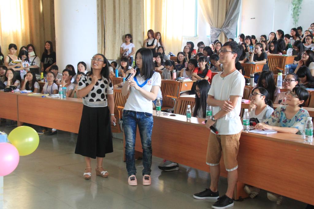 同学们积极互动