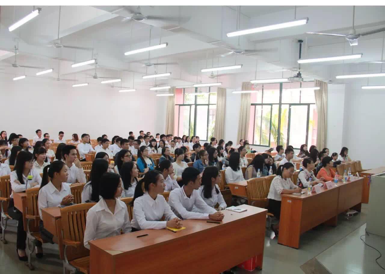 座谈会现场,同学发言