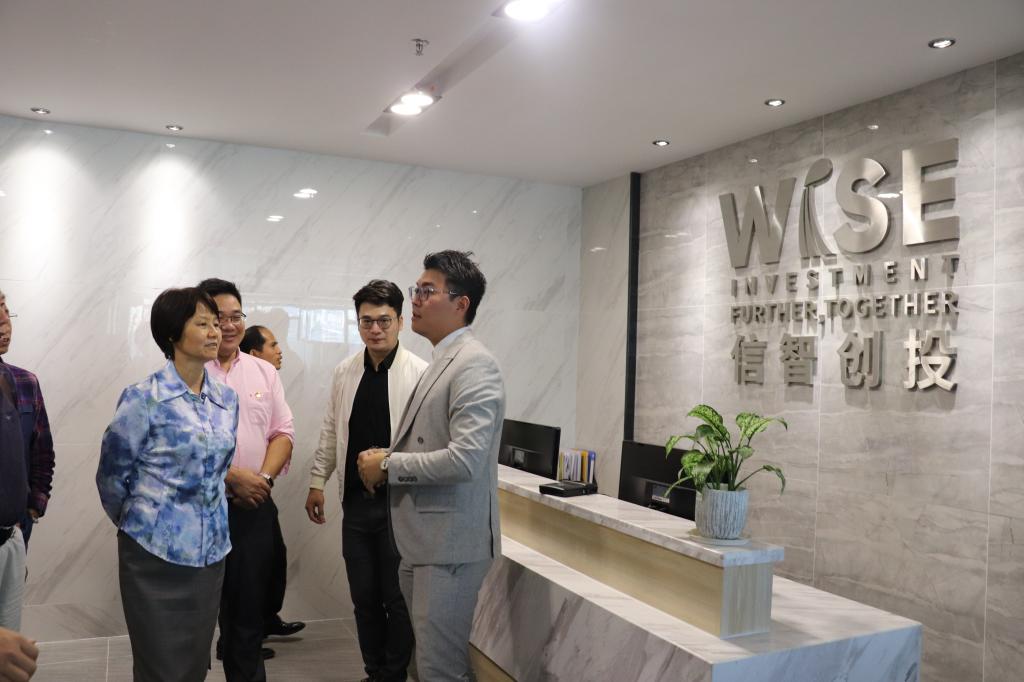 参观校友公司现场