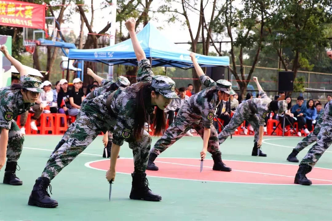 女子匕首操表演